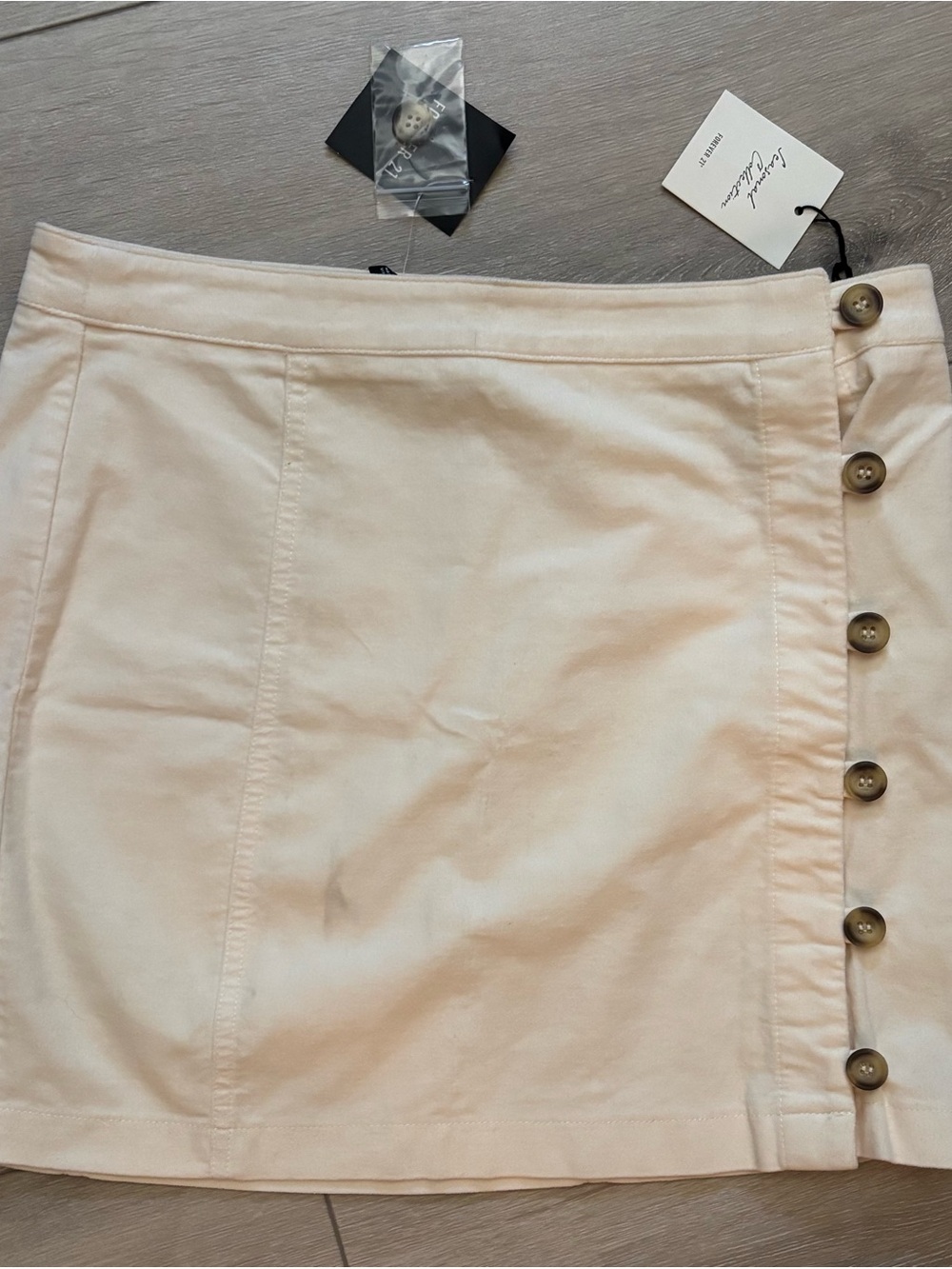Forever 21 Women’s Cream Ivory Mini Skirt With Pockets Size Large NWT